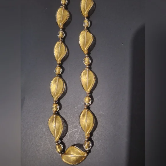 VINTAGE ITALY FOLIO- Clear glass leaf knotted bead necklace - Excellent - $90 - Picture 6 of 7
